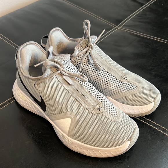 Nike Air Men’s 9.5  Silver and White - Picture 5 of 5